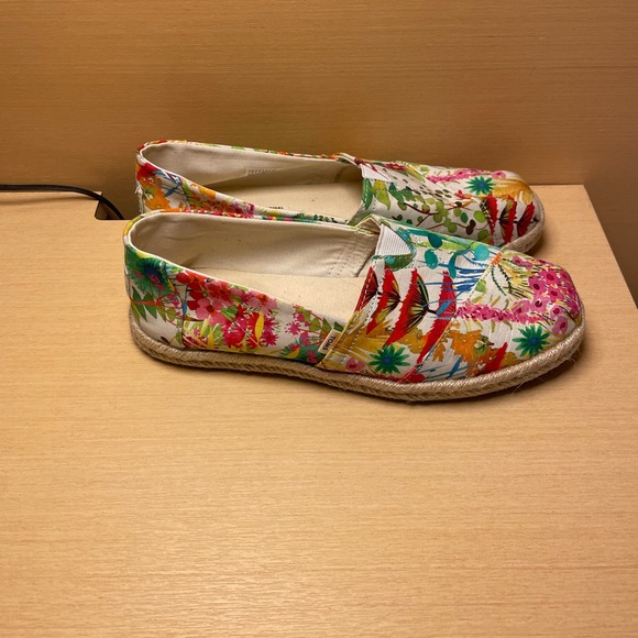 Toms Shoes - TOMS floral espadrilles